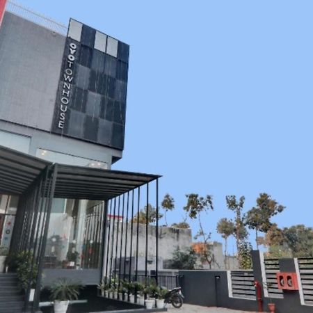 Hotel Landmark, Lakhnaú Exteriér fotografie